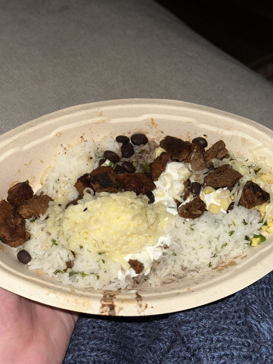 YumiMain's tweet photo. Shoutout chipotle for the double steak bowl 🔥 $22 for some bullshit fuck you https://t.co/HeC5X1EiBO
