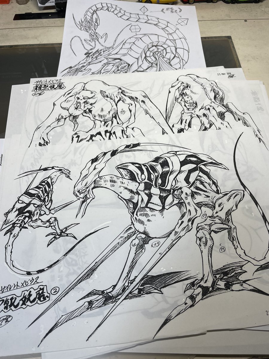 c10NMvp84p79130's tweet photo. 発掘品その3。

1枚目…アニメ「サイレントメビウス」の設定類。

2〜3枚目…コレらもどんなアニメ企画だったかすっかり忘れました。

4枚目…「サクラ学園」これはお蔵入り(多分)になった「サクラ大戦」のソシャゲ。 https://t.co/AfLgaE7yfJ