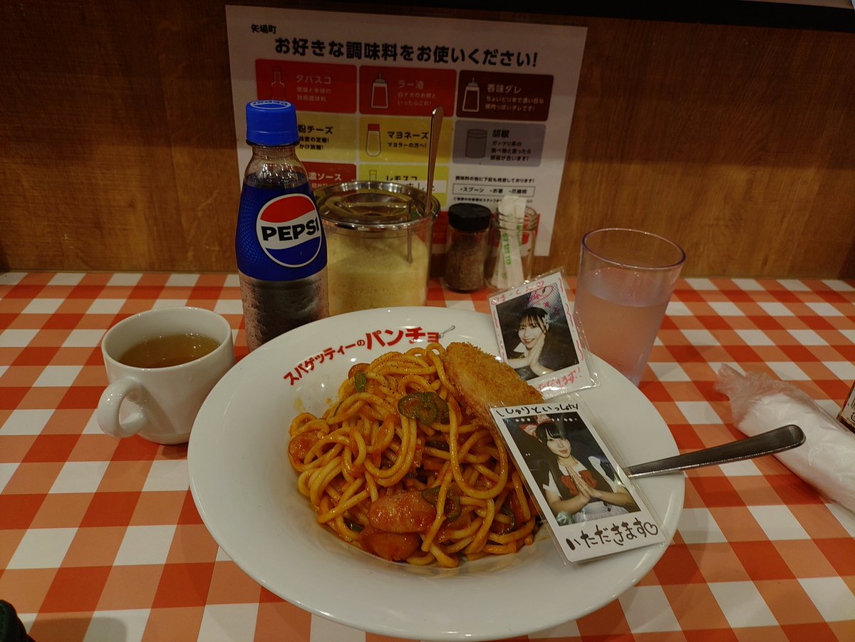KMebalu's tweet photo. 夜遅くまでご飯食べる時間がないからお昼ご飯いただきます
しゅりちゃんトッピングでコースターはみおちゃん https://t.co/MuOo7IVydg