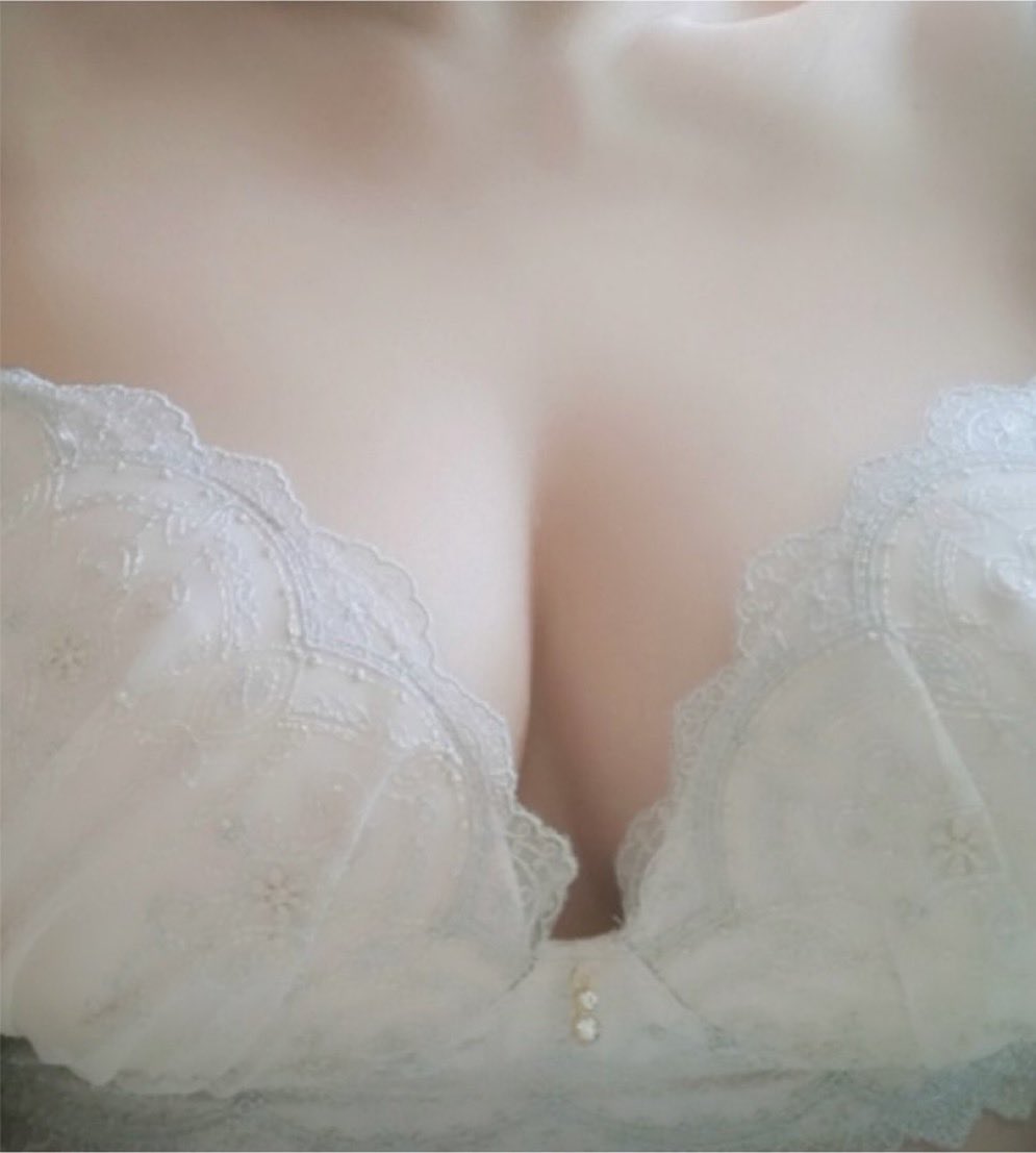 airimath's tweet photo. 18歳高校生
彼氏いたことない
未経験
コミュ障
貧乏
今だに新品です。
美乳だけは自信ありww
高校卒業したら誰か買ってくれる方いませんか…？

#裏アカ女子　#裏垢女子　#裏垢男子と繋がりたい https://t.co/Sxb7M40vWI