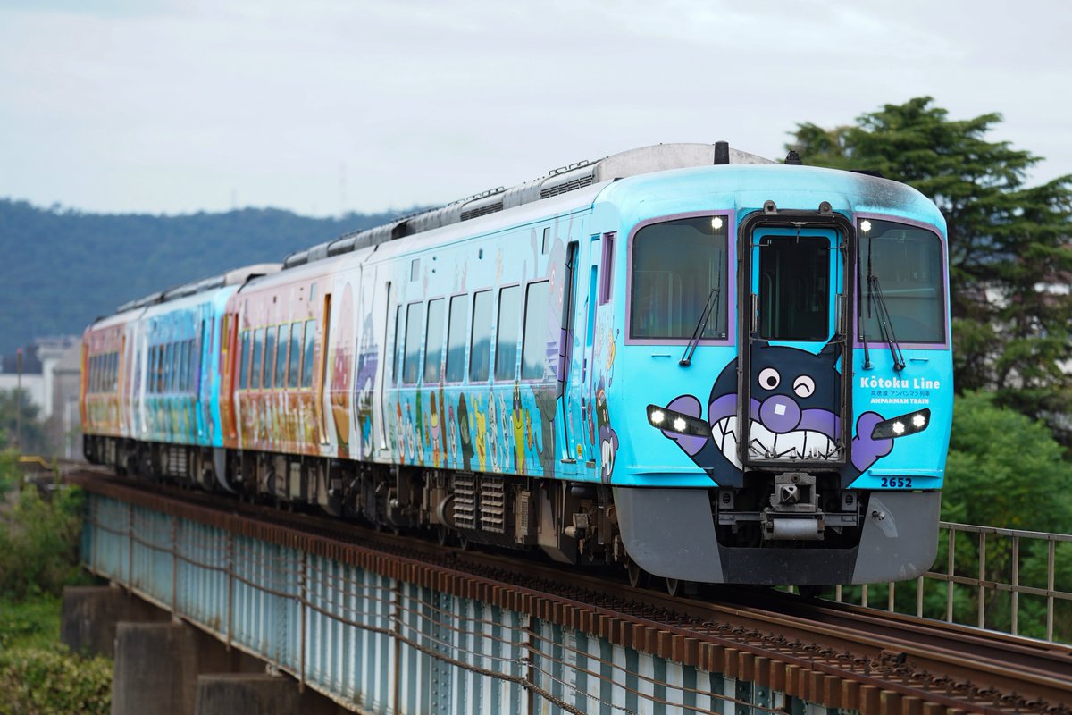 yanagi185's tweet photo. 8月12日　うずしお9号　3009D　X2+X1
阿波踊り増結が始まり2600系のアンパンマン列車が4両で走りました https://t.co/Bqg73Y5W95