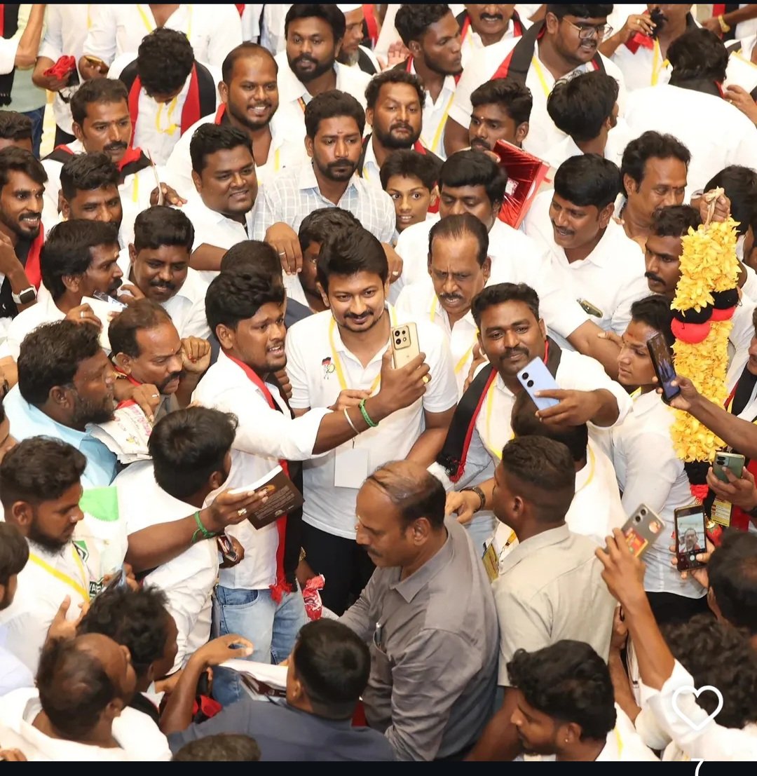 vaishnavi_cbe's tweet photo. இளைஞர்களின் நம்பிக்கை… நாளைய தலைமுறையின் வழிகாட்டி! 
தமிழ்நாட்டு இளைஞர்களின் குரலாகவும், கழகத்தின் இளைய தலைமுறையின் எழுச்சியாகவும் தொடர்ந்து செயல்பட்டு வரும் இளைஞர் அணி செயலாளர் @Udhaystalin  அண்ணா அவர்களுக்கு என் அன்பான இளைஞரணி  சகோதரர்களுக்கும் "இளைஞர் தின" வாழ்த்துக்கள் ❤️🖤 @dmk_youthwing
#internationalYouthday