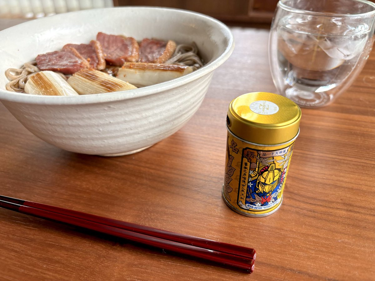 tonbo_a's tweet photo. 鴨南蛮うまい🦆そして入手してしまった...缶のデザインがあまりに刺さったので... https://t.co/CIAd7keWlx