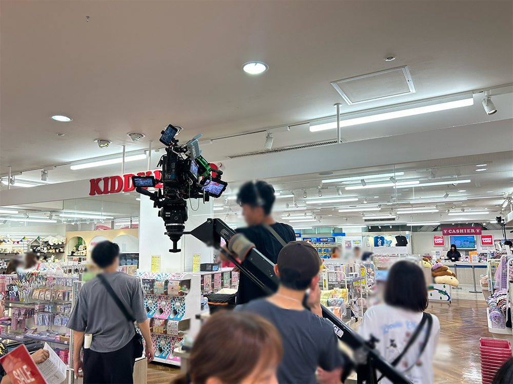 h_kiddyland's tweet photo. 1話にて撮影協力したTBSテレビ火曜22時ドラマ
『君の好きは無敵』
昨日放送した5話にもキデイランドが登場しています
今回は、吉祥店でした。
見逃した方は、TVer
https://t.co/zH1fEgFFeV
をご覧下さい！
#君の好きは無敵

撮影現場の吉祥寺店にも遊びに来てくださいね！
https://t.co/18BbAwgQaj https://t.co/VY8aneBhOb