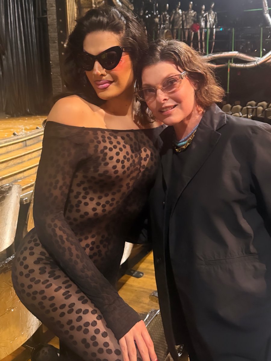 DragBasee's tweet photo. Valentina and Linda Evangelista stun at the Roundabout Theatre at Studio 54. https://t.co/p6Fk7UHCYW
