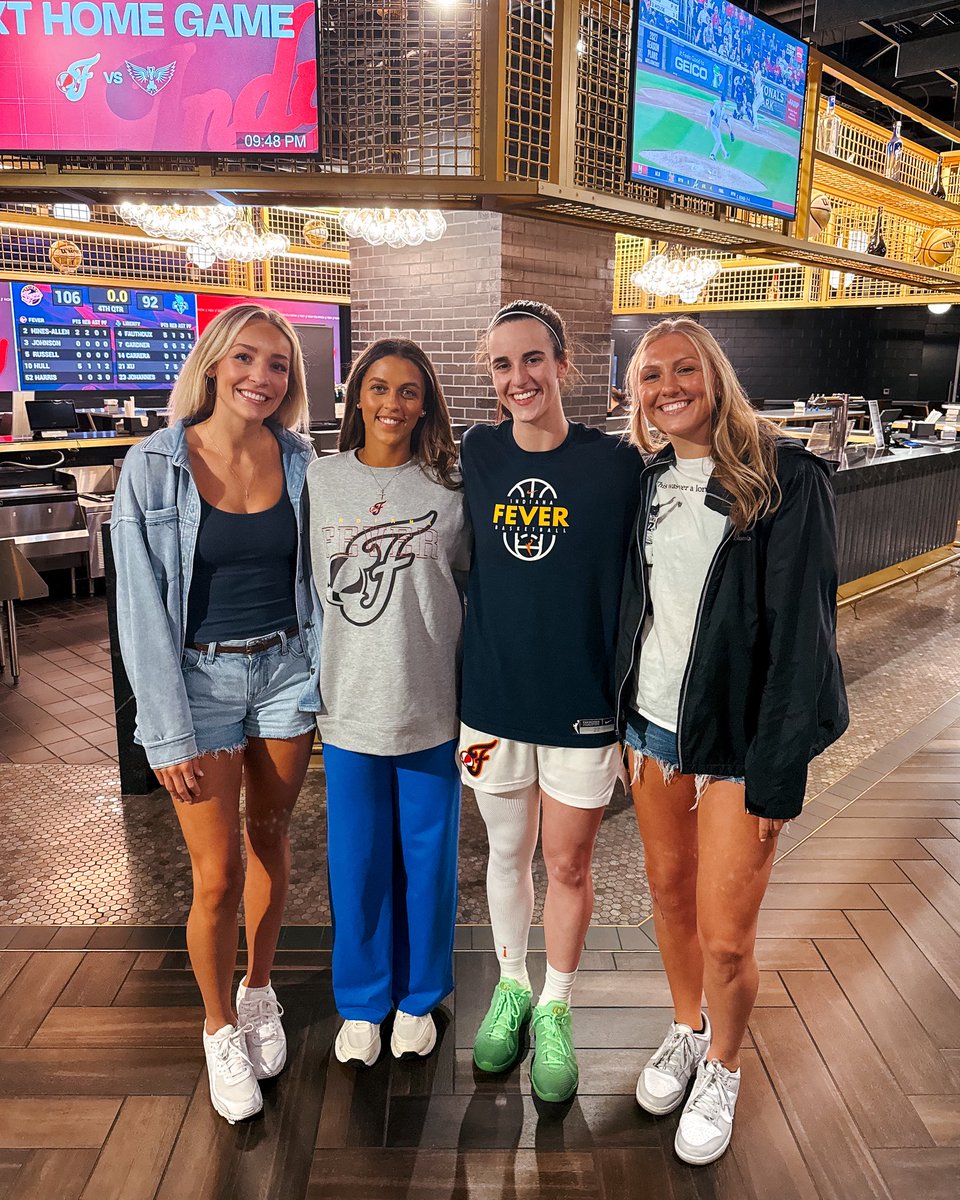 IowaWBB's tweet photo. Forever Hawkeyes. 🐤🖤 https://t.co/j3kH4qb8ll