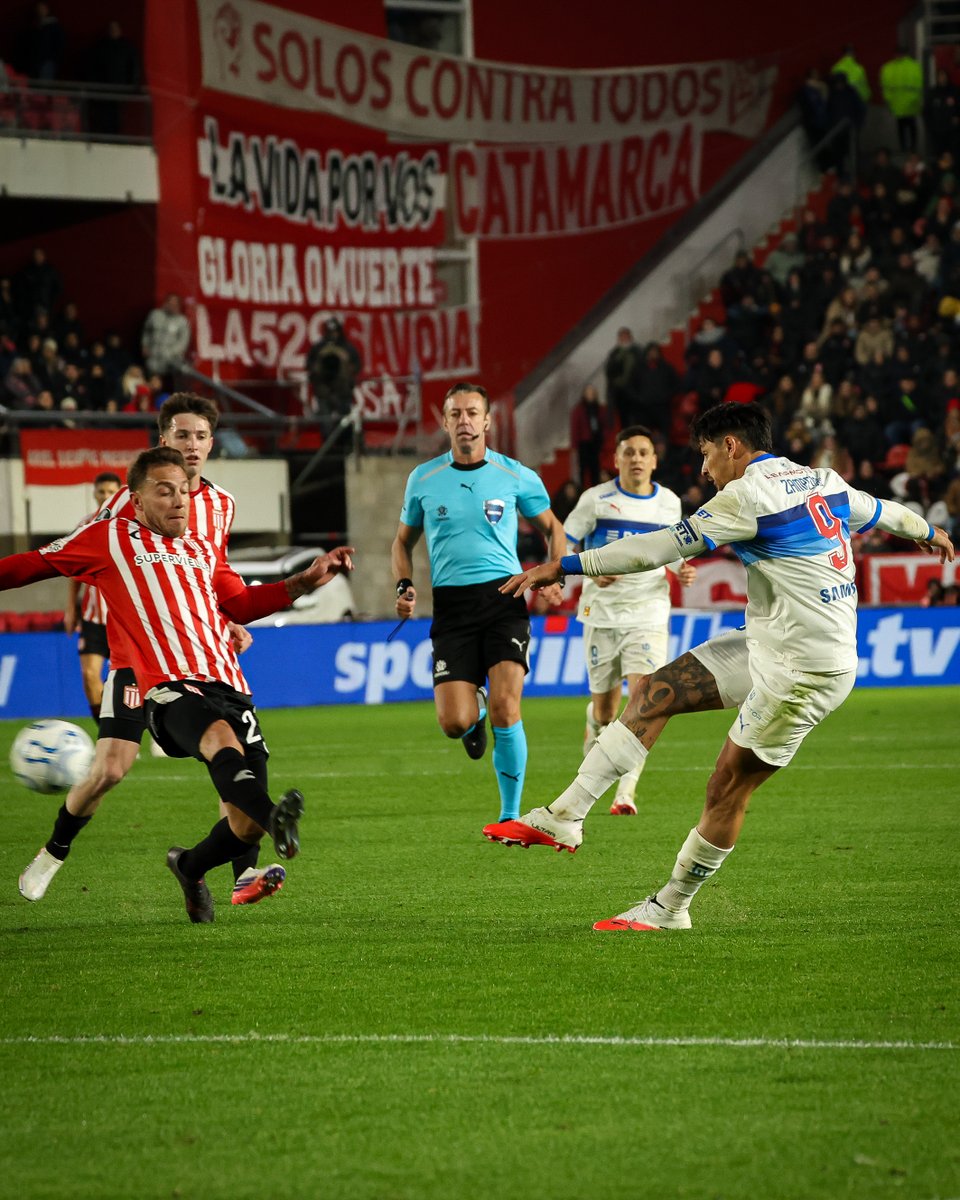 Cruzados's tweet photo. 𝐄𝐋 𝟗. 𝐄𝐋 𝐆𝐎𝐋𝐄𝐀𝐃𝐎𝐑 𝐇𝐈𝐒𝐓Ó𝐑𝐈𝐂𝐎. 𝐄𝐋 𝐂𝐀𝐏𝐈𝐓Á𝐍.

⚪🔵 Fernando Toro Zampedri 🔵⚪ https://t.co/8Z2vgdmPOC