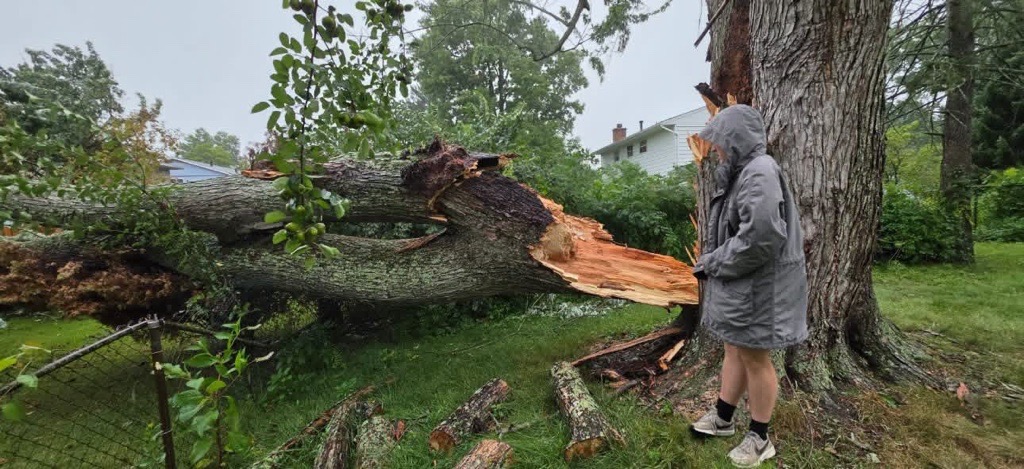 DukeEnergyOH_KY's tweet photo. More than 180,000 customers lost power as severe storms moved through Greater Cincinnati. Crews have restored power to thousands, but as of 10 p.m., about 160,000 customers remain without service as restoration efforts continue. https://t.co/W0aBHHyErv. https://t.co/SjXGzqWWmE