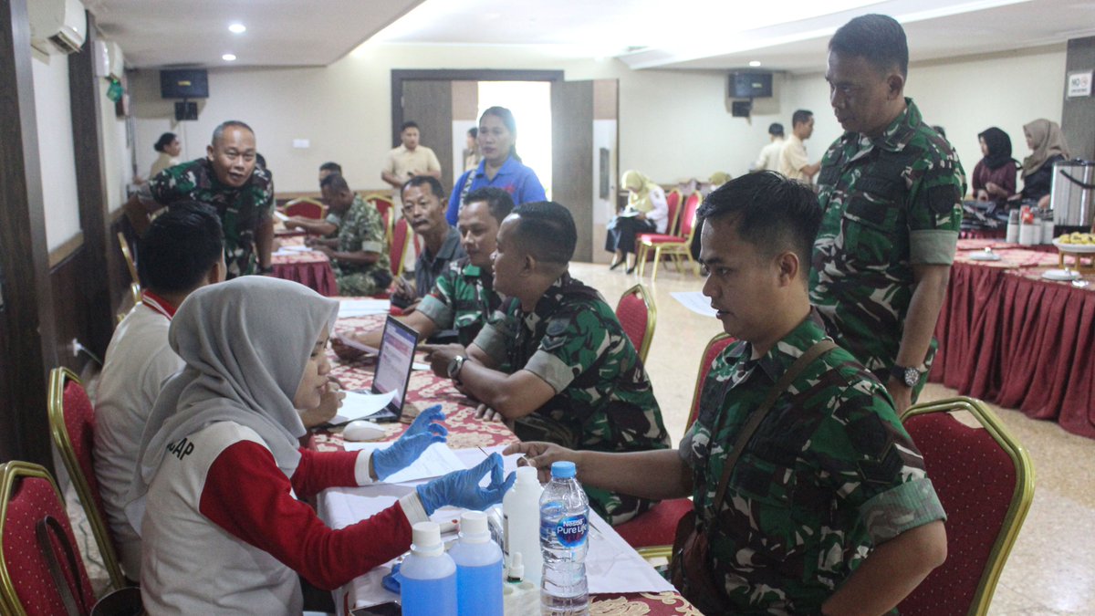 pendim0703clp's tweet photo. Perkuat Kepedulian Sosial, Kodim 0703/Cilacap Ikuti Donor Darah HUT Ke – 15 Hotel Dafam Cilacap https://t.co/YZbDZrXu4w