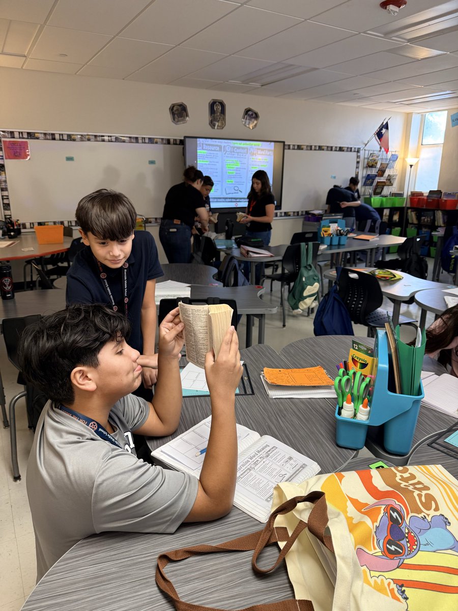 AndreaMorse26's tweet photo. 6th grade RLA locked in with Stations today! @RiversideMS1971 https://t.co/6x4nib4XQf
