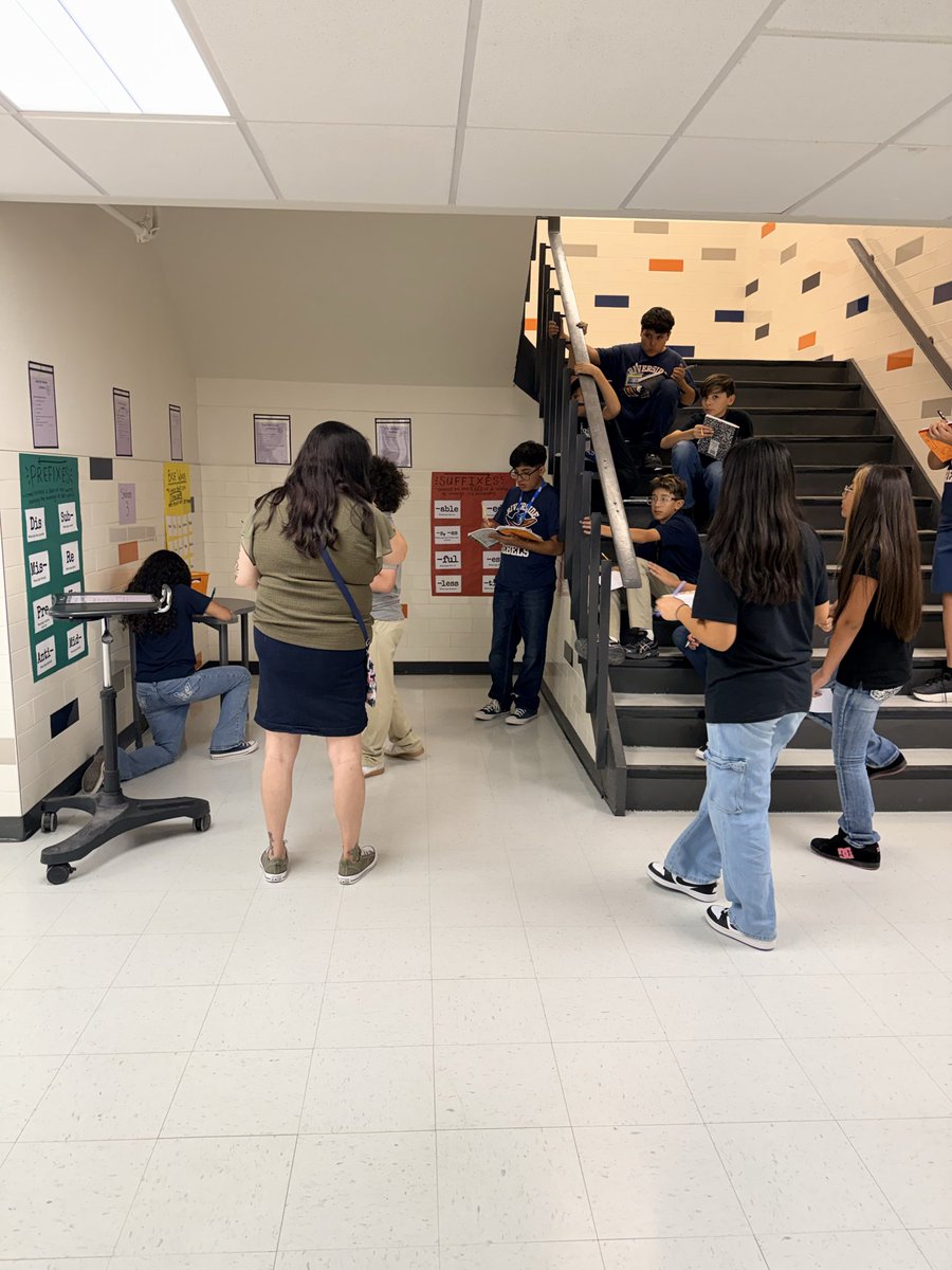 AndreaMorse26's tweet photo. 6th grade RLA locked in with Stations today! @RiversideMS1971 https://t.co/6x4nib4XQf