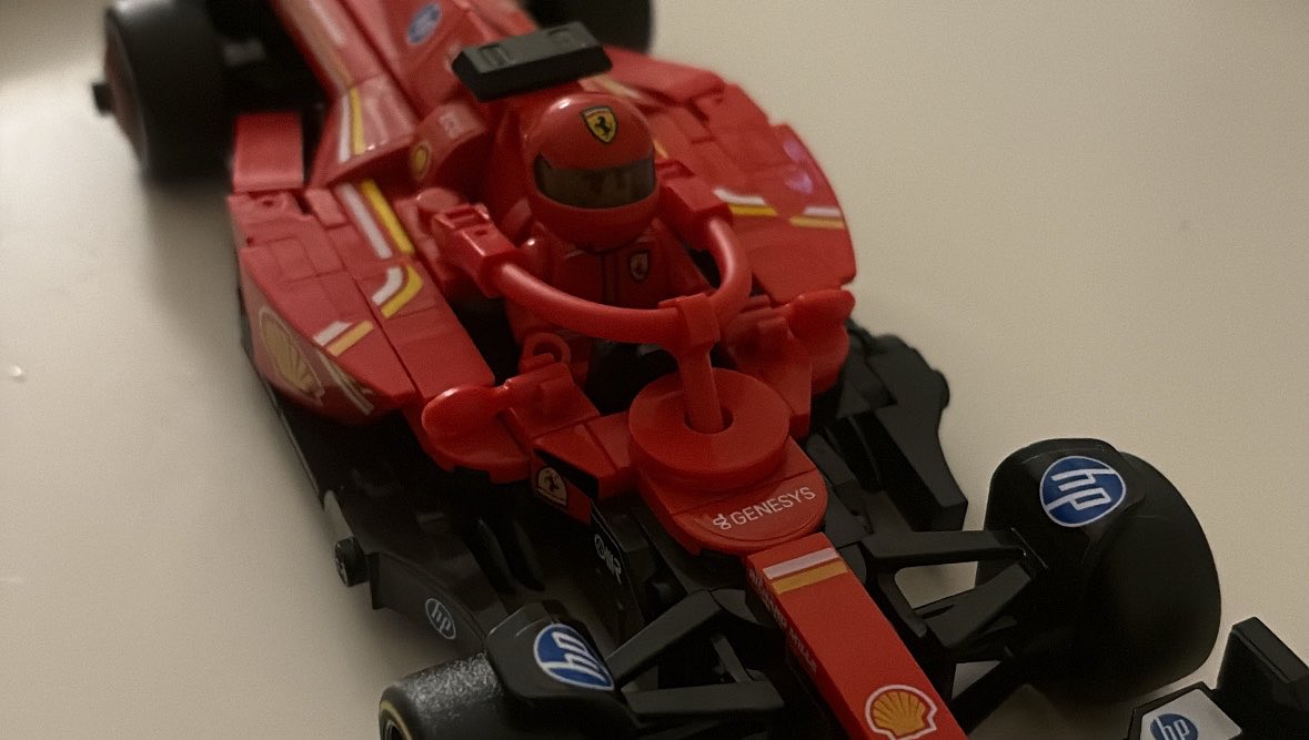 rothv_'s tweet photo. One of my favourite lego sets so far 🏎️ https://t.co/mZ3RYTlsHw