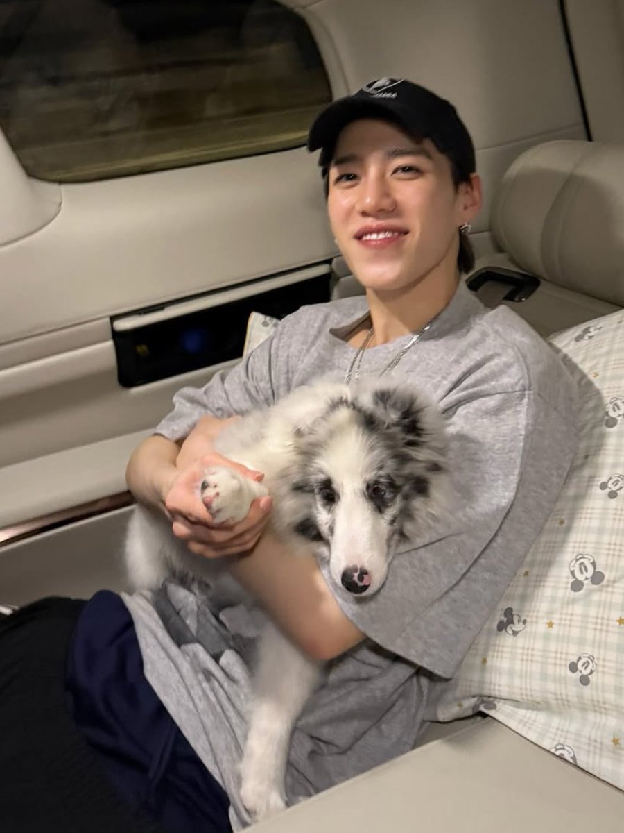 bk178cm's tweet photo. สุขสันต์วันแม่นะคะ #คุณหนูเจเนท https://t.co/ffTGWBaEyY