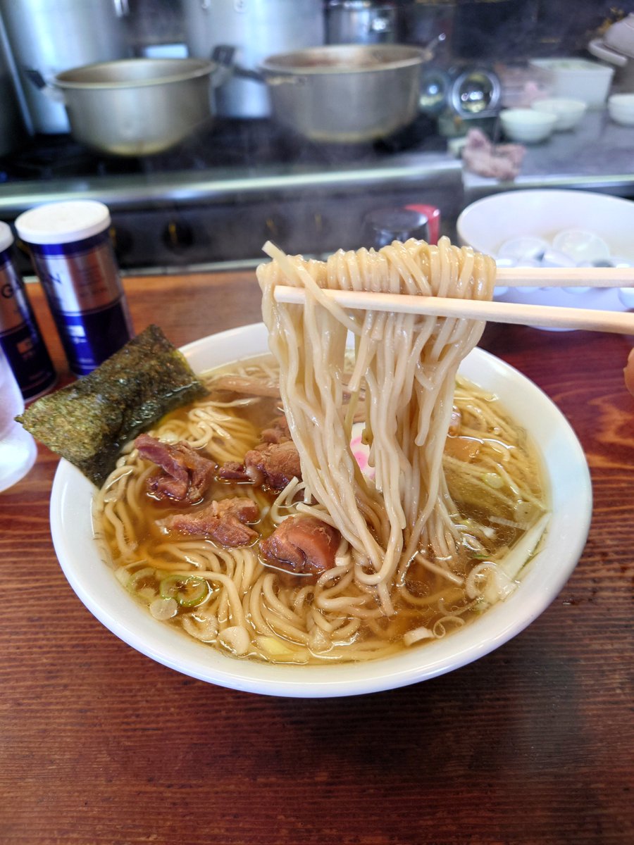 turumi_2021's tweet photo. 良温

特別営業
鶏中華そば 親鶏ver.(大) 

今日は一本勝負‼️  完全KO🍜😋😍
鶏の旨味ビシバシ効いた極旨スープ🤗鶏の生姜煮も最ᵃⁿᵈ高😋😍🤗

シンプルかつ絶品の鶏中華そば沁みたꕀ⋆❤︎ https://t.co/t4gDeinW96