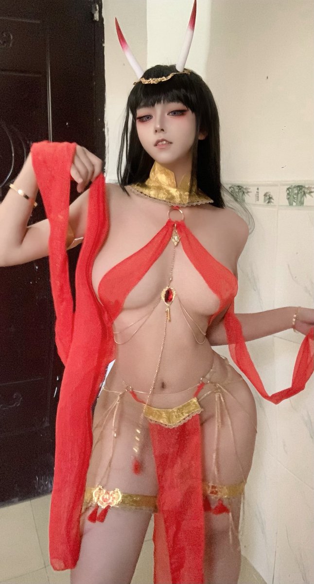 LudoSphere52's tweet photo. 这样穿去漫展会摄影师强奸吗好刺激啊 #母狗 #女大 #反差 #cosplay #漫展 https://t.co/im24jibJ20