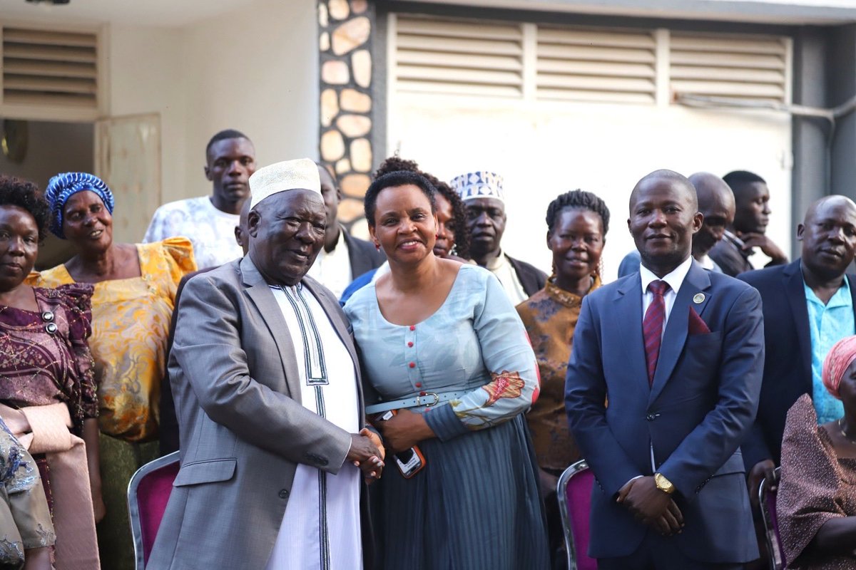 keith__klein's tweet photo. On Monday, @ShieldInvestors received 37 elders from Kiwafu,Kimenyedde,Mukono,led by Al-Hajji Hassan Mugerwa, the incumbent LC1 Chairperson. Among others,the delegation included Hajji Kamulegeya,Team Lead @kitebiss;Dr. Yusuf Nsubuga,Board Chair @kitebiss;..

#EmpoweringInvestors https://t.co/3wOvVaC8Ah