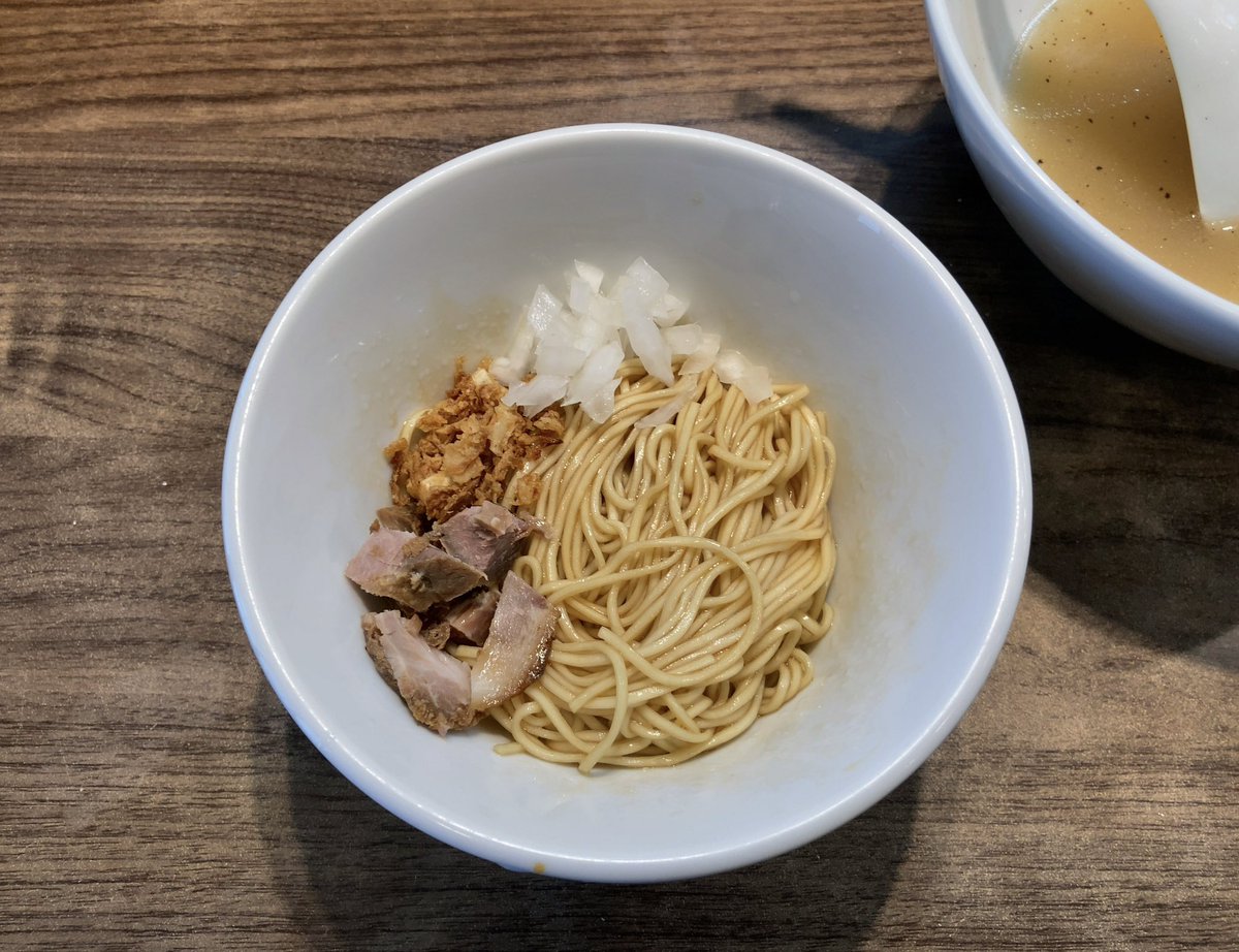 lunch_yuki's tweet photo. 松戸市  らぁめん かじの葉
塩らぁめん  ネギ抜き
飛魚の和え玉

今日は限定はなかったけど
初めて和え玉食べてみたら
めちゃくちゃ美味かった。 https://t.co/sgWdnKHPIx