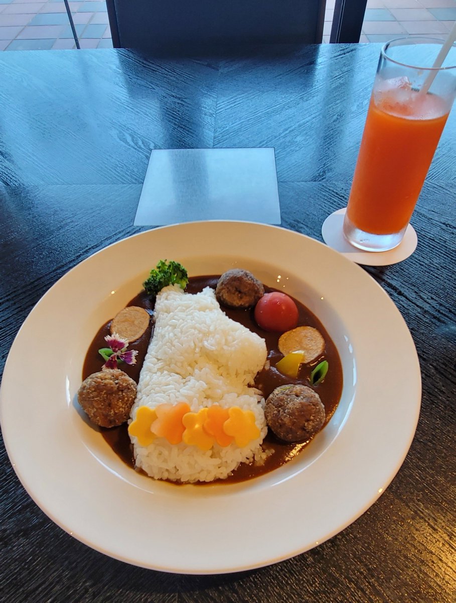 Nixs4869's tweet photo. 福岡市美術館にはレストランもある。
ムーミンの特別展示してるのでコラボカレーがありました。
ホテルカレーみたいで美味しかった😋
#福岡市美術館 https://t.co/KxgIGLAbTG
