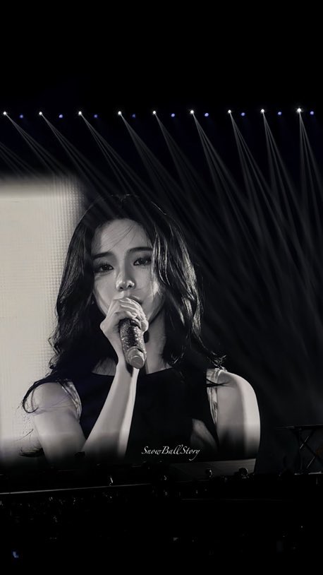 yjmsmine's tweet photo. this black and white picture of jiminjeong is insane god i love powerful women https://t.co/hBE0H53dyK