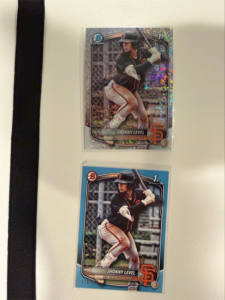SportsCardChick's tweet photo. @BayAreaBattery @CardPurchaser Lmk if any interest here! https://t.co/HGJsa3jdSq