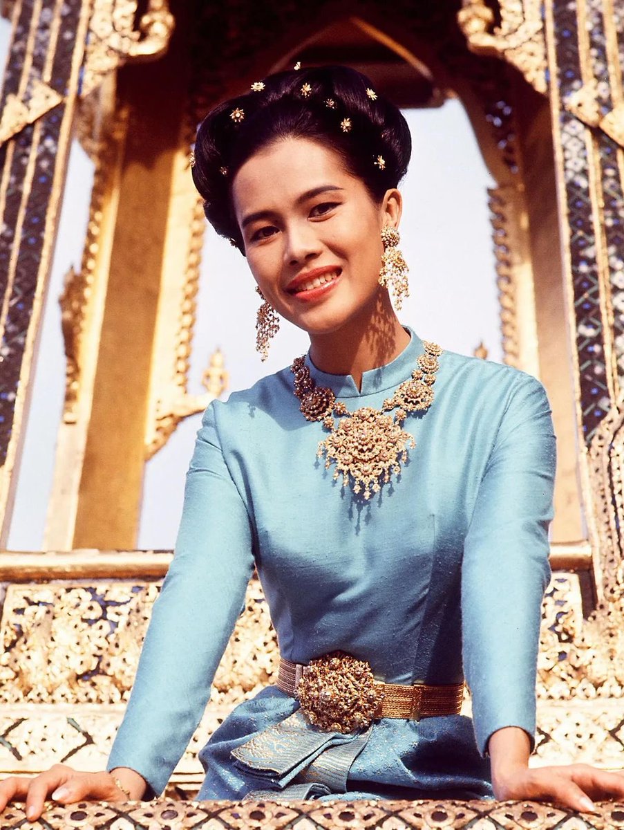 Erislynx's tweet photo. คนที่จะเป็น Iconic ระดับนี้แม้ตัวจะสิ้นไปแล้วเค้าก็จะยังคงเป็นที่จดจำแหละถูกกล่าวถึงอย่างนั้นไปตลอดกาล

สิริกิตติ มาตา รำลึก https://t.co/k9QxY1qLcf