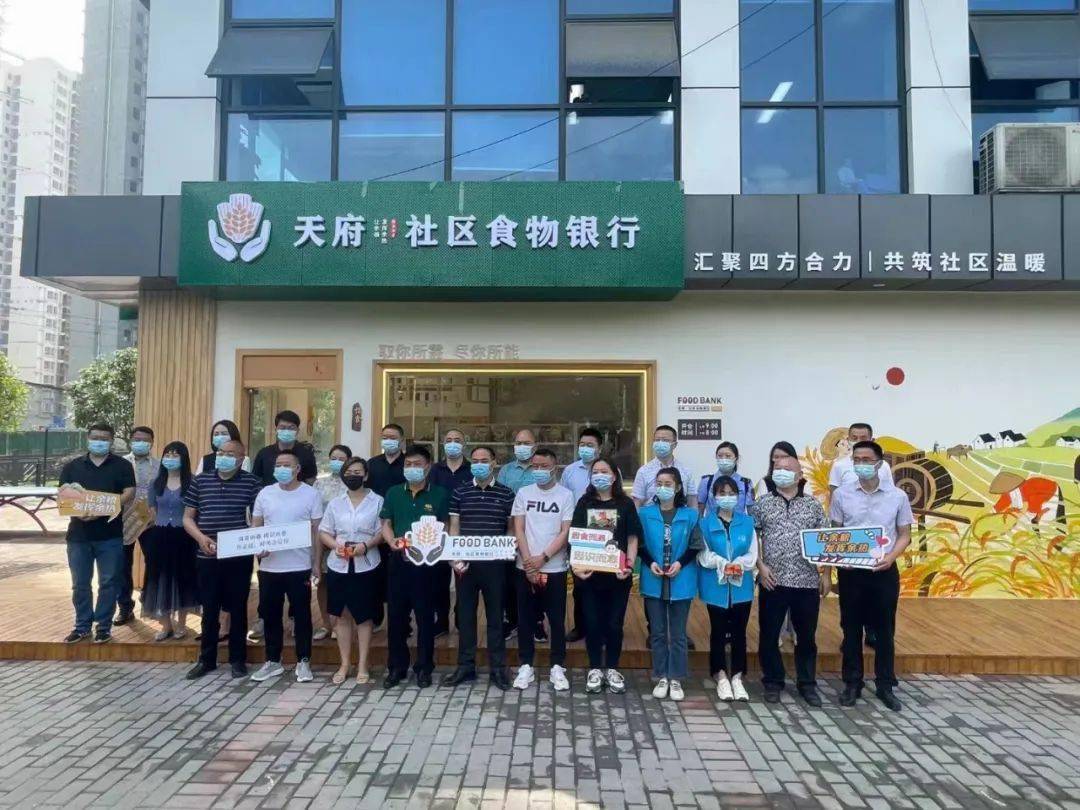 VanesaCappdtg5's tweet photo. Had an amazing time volunteering at the community food bank this weekend—helped sort 200+ food items and bring smiles to 50+ local families. Small acts make big differences! https://t.co/HvRGx1cOou