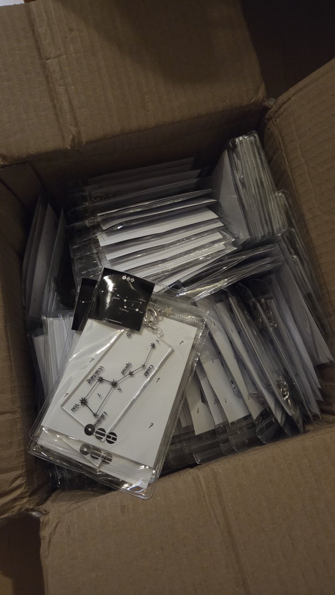 tanicat_yaps's tweet photo. @gimbapkuk 
Got the order! 100 Keychain ready to be assembled into freebies for LA day 1 and day 4!!!!
I'm so excited these are so pretty 💜 Thank you Roni~ 😚 https://t.co/UdNmEgQ95G