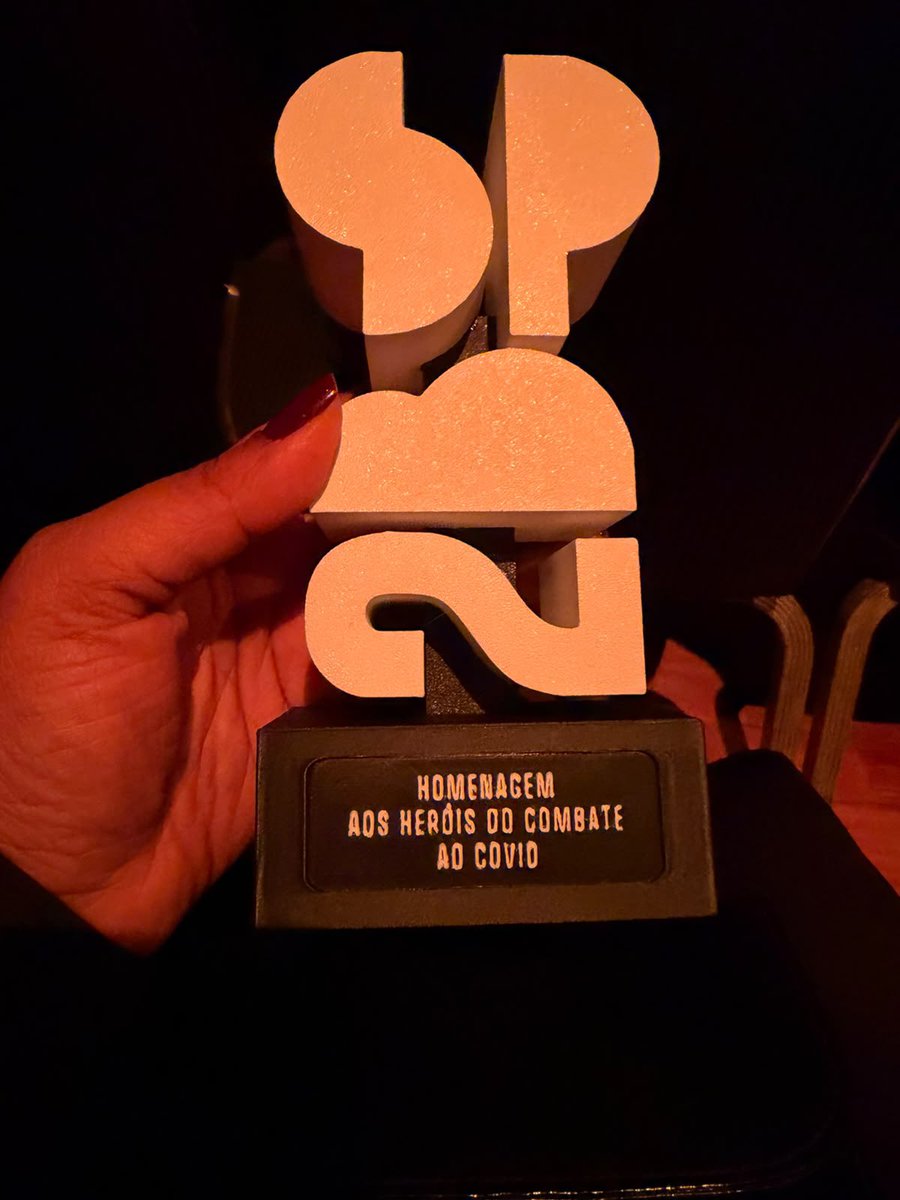 celsoathayde's tweet photo. 11 de agosto de 2026
Hoje recebemos mais um prêmio.
Infelizmente, não pude estar presente na cerimônia, realizada em São Paulo, mas estivemos muito bem representados pela @vi_vitoria_santos e pela @leticiagabriellasp lideranças da CUFA em São Paulo. https://t.co/gb9lkF3CrU