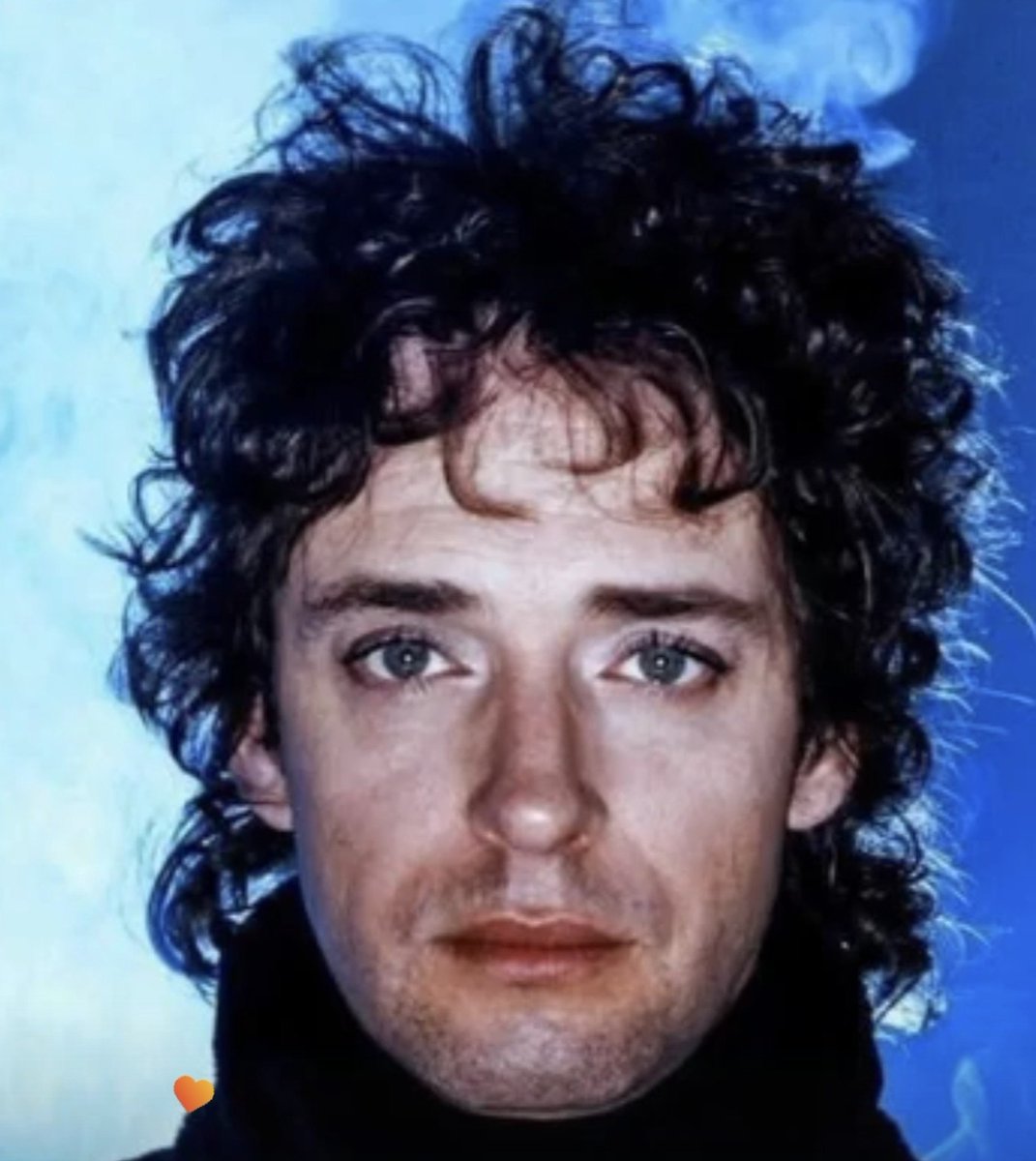 FraseCerati's tweet photo. Eterno. https://t.co/Y65vAgzSNP