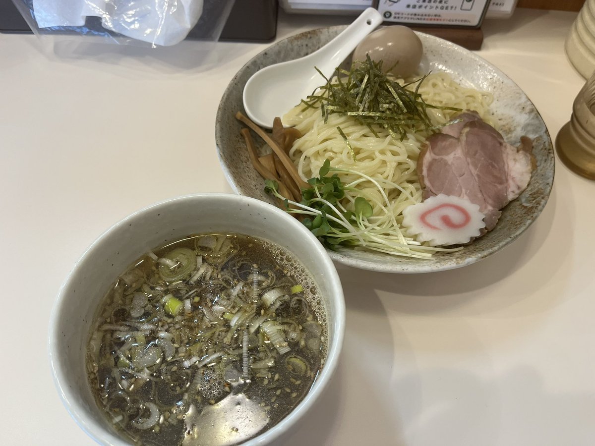HTRMCKC's tweet photo. #にぼしラーメン一恭     10  187（46）
@埼玉県吉川市
つけ麺（中）、味付玉子（クーポン）

早朝から事務作業を終えて早上がり！
ランチは遠回りして一恭さん✨
すだち香る煮干し醤油つけ麺（中）で、
〆に割りスープをいただき優勝です🏆
ご馳走さまでした😋 https://t.co/Rwu0N7eFLw