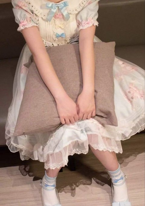 veredlevy5's tweet photo. 睡醒啦 #女大   有人锐评一下我自己的福照吗🤣 有看的吗  直接发  我要删了 https://t.co/VvnwAhtCGF