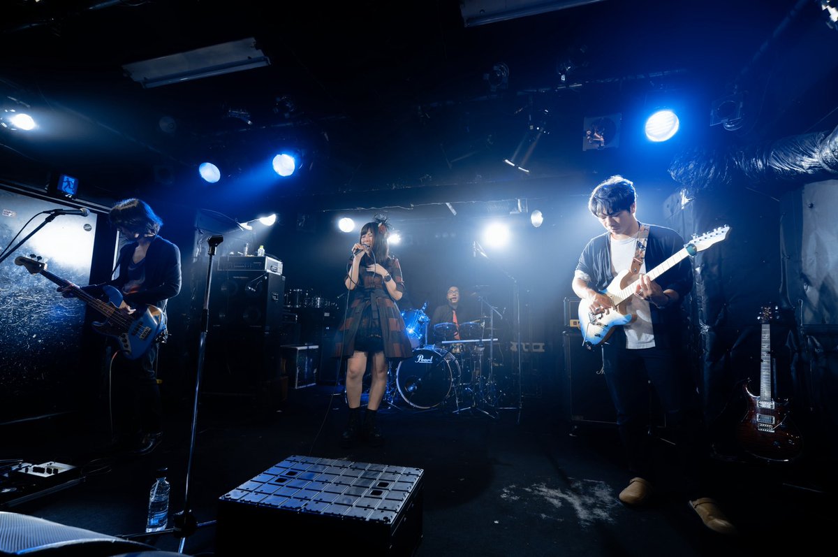 Hideki_Precious's tweet photo. 先日のライブの写真いただきました💡

ライブ撮影:まぁぼ様 @noraneko0610

そして前にやってたバンドメンバーもイベントに集合してました笑 https://t.co/y9hAdXFaky