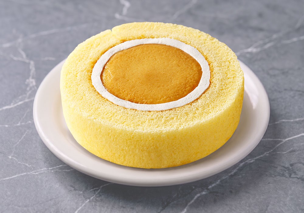 cheesegarden's tweet photo. ／
チーズガーデン×ローソン
『Uchi Café CHEESE GARDEN監修 ベイクドチーズケーキinプレミアムロールケーキ』
8/17（月）夕方頃より発売決定 🎉
＼
ローソンの定番スイーツ「プレミアムロールケーキ」とのコラボ商品の発売が決定しました 🧀
2026年8月17日（月）夕方頃より、関東エリア（東京都、神奈川県、千葉県、埼玉県、茨城県、栃木県、群馬県、山梨県、長野県、新潟県）にて販売されます！

ぜひお試しください ✨

詳細はこちら▽
https://t.co/ZcNaLuRbke
