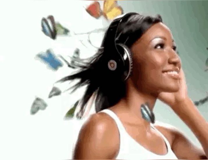 cauldroncatlin's tweet photo. me listening to my 2023 kpop playlist https://t.co/F3VepmIZhd