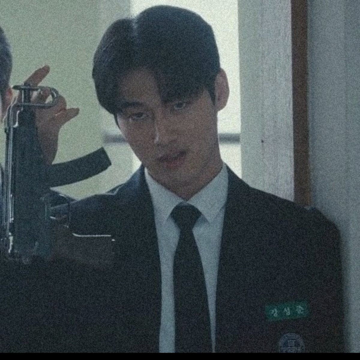 huntervichh's tweet photo. This rival gang would be a crossover with the Yeonbaek gang of Pi Hanwool's father — on the other hand, Seongjoon is Seongje's cousin. Naturally, Seonggyun will be there (and yes, Gyujin's appearance will change as the plot unfolds — Probably your personality too, lol). https://t.co/hrIanH7IOT