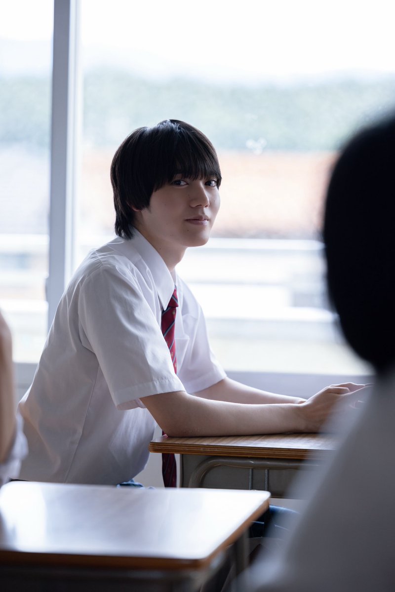 dramaDiVEP_ytv's tweet photo. ☆☆陽キャ集団にいる芹沢は、
　　　俺の前だと様子がおかしい☆☆

⋱ 教室で鈴木と目が合う瞬間…💘 ⋰

🏫かわいい鈴木が見たい方はTVerへ！
第𝟏話見逃し配信中！🩵
https://t.co/B9ag3i5oWn

#陽キャ集団
#小泉光咲(#原因は自分にある。)

読売テレビ ドラマDiVE枠
毎週月曜 深夜1時29分～

#PopularSerizawaActsWeirdAroundMe