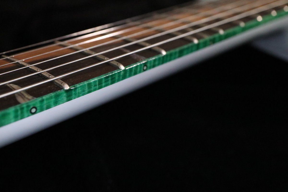 NAKAGAWAGUITARS's tweet photo. 【New】

Holy Ghost -tropical beach-

夏の南国の島をテーマに、青く広がる海や色とりどりの花々など、生命力溢れる鮮やかな色彩を表現。
G-CLUB UMEDAに納品予定。
今週末の「お茶の水大楽器祭り」に出展します。

関東の皆様にも、NAKAGAWA GUITARSを知っていただける機会になれば嬉しいです。 https://t.co/FHQHUFLDrt
