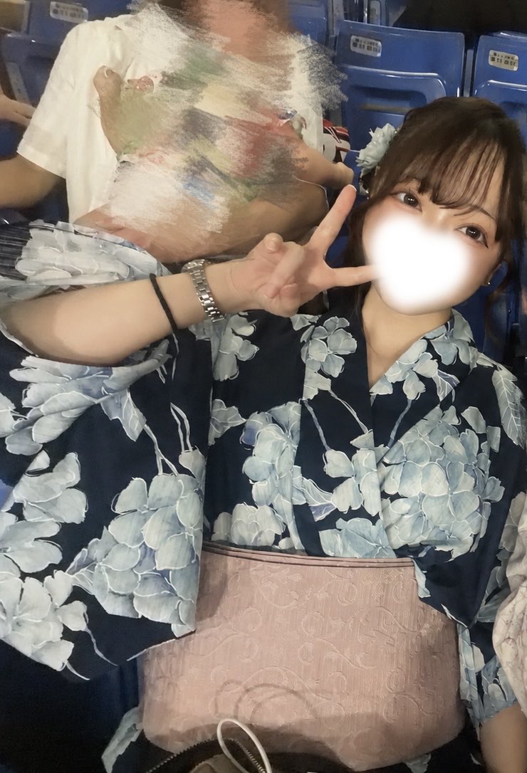 rumina8x's tweet photo. この前行った神宮の花火大会とっても楽しかったよ〜♡

花火が好きになった🥹

また花火大会行きたいな〜( ˶>ᴗ<˶) https://t.co/CgzXFqFfiX
