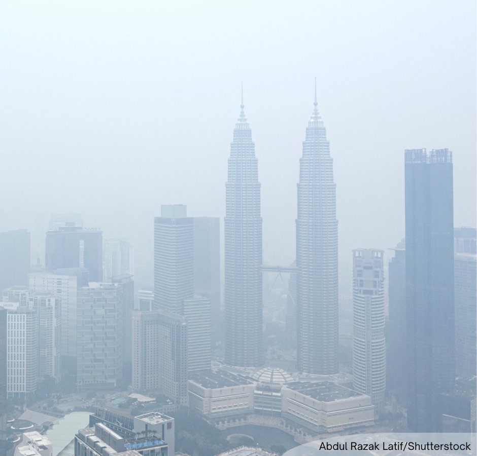 NewsBFM's tweet photo. Kuala Lumpur and Putrajaya recorded unhealthy API readings of 142 and 118 respectively as of 10.30am today, as transboundary haze continues to affect the country.

Serian, Sarawak, recorded the highest API reading nationwide at 196, up from 191 yesterday.

🧵1 https://t.co/VdW2basEp3