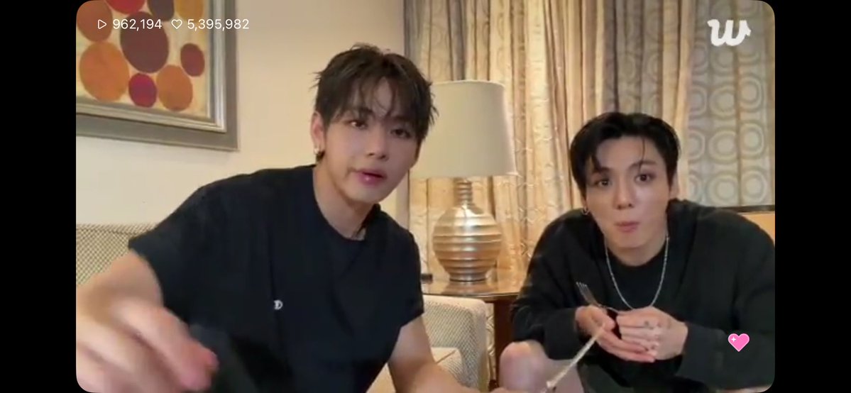RozetteJV's tweet photo. AHHHHHH.. my Taekook babies 😍💚💜 https://t.co/vKx14K3hnL
