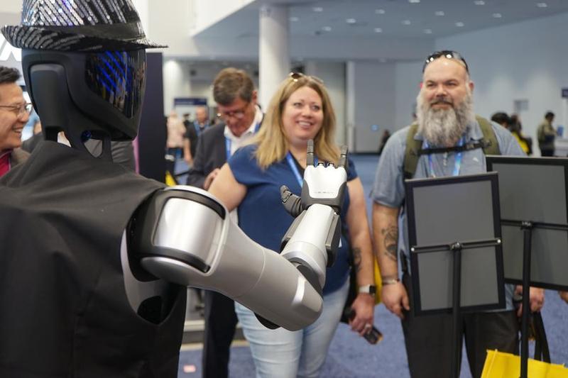 XisMoments's tweet photo. Chinese humanoid #robot makers accounted for more than 97% of global shipments in the first half of 2026.
#TechCina #DataChina #AI https://t.co/UKePHz2Fso