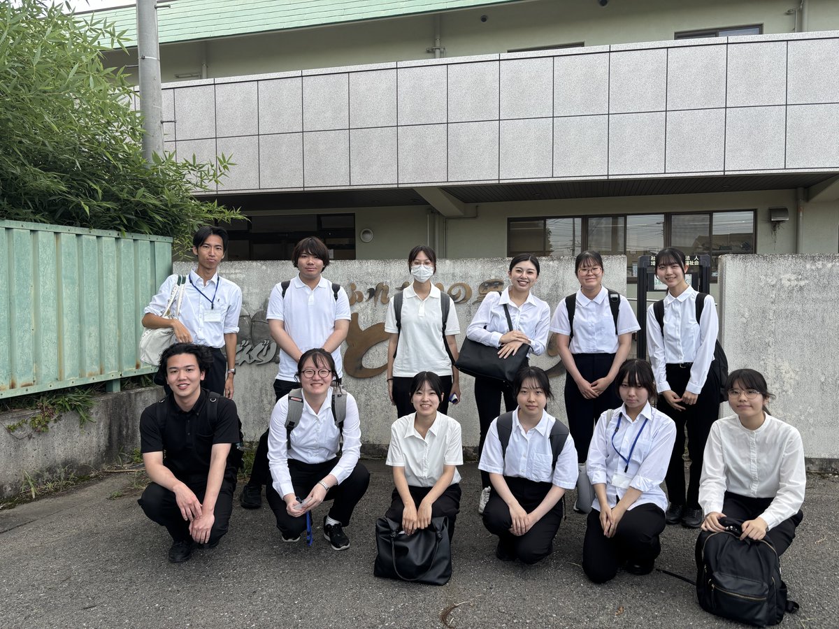 ClinPsyTais's tweet photo. 今年度の見学実習が始まりました。8/4、ろう重複障害者の入所施設ふれあいの里・どんぐりと、聴覚障害のある方のための特別養護老人ホームななふく苑に行きました。手話が当たり前にあるに環境触れ、聞こえない相手に何とか伝えたいという思いで、自ずと手が動き出す学生たちの姿が印象的でした。 https://t.co/TrKCy2q9a3