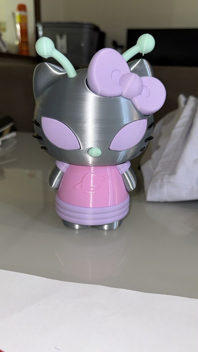 satellitezissou's tweet photo. minha irmã tem uma impressora 3d e ela realizou meu sonho de ter uma hello kitty et
estou obcecada vcs nao estao entendendo https://t.co/zrYSdM29Zo