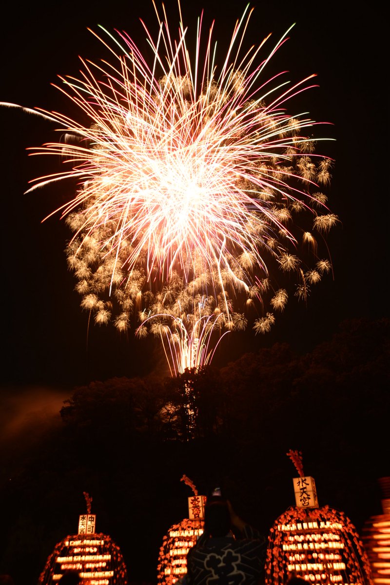 KazumaWaoki's tweet photo. 水天宮の花火 https://t.co/rrCmbdcnbC