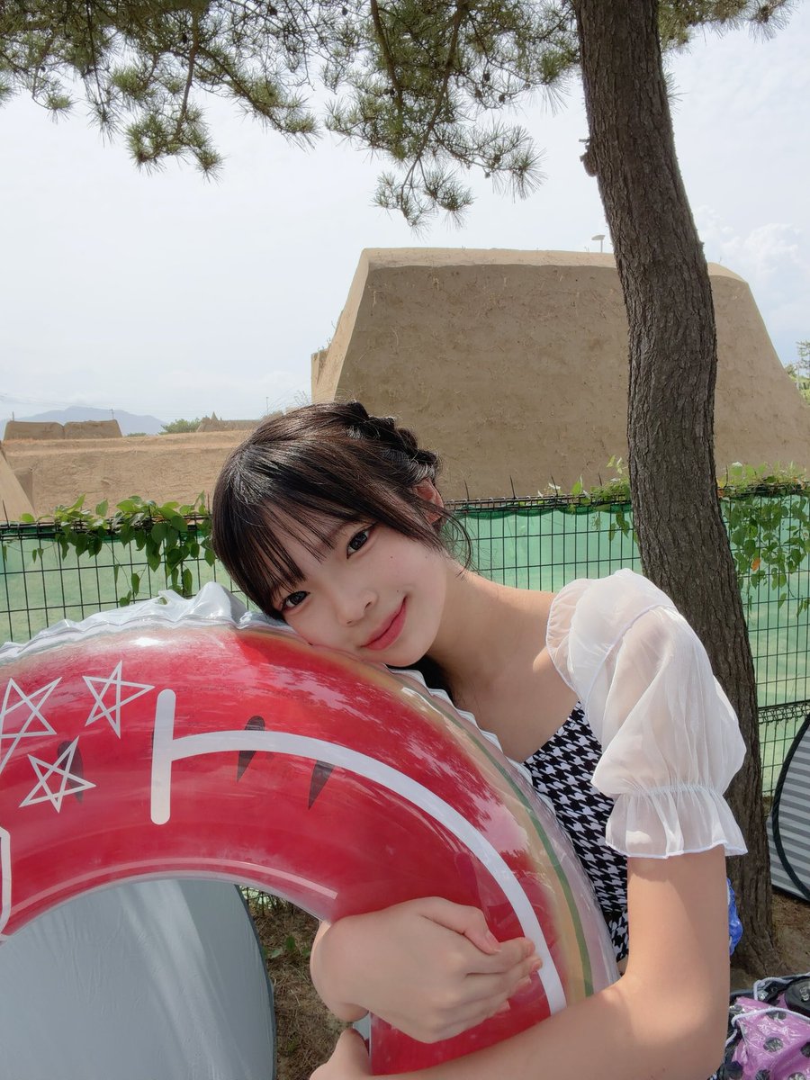 yuyako12300's tweet photo. 一緒の浮き輪にのって泳ごう♡? https://t.co/nlHOE1vnj2