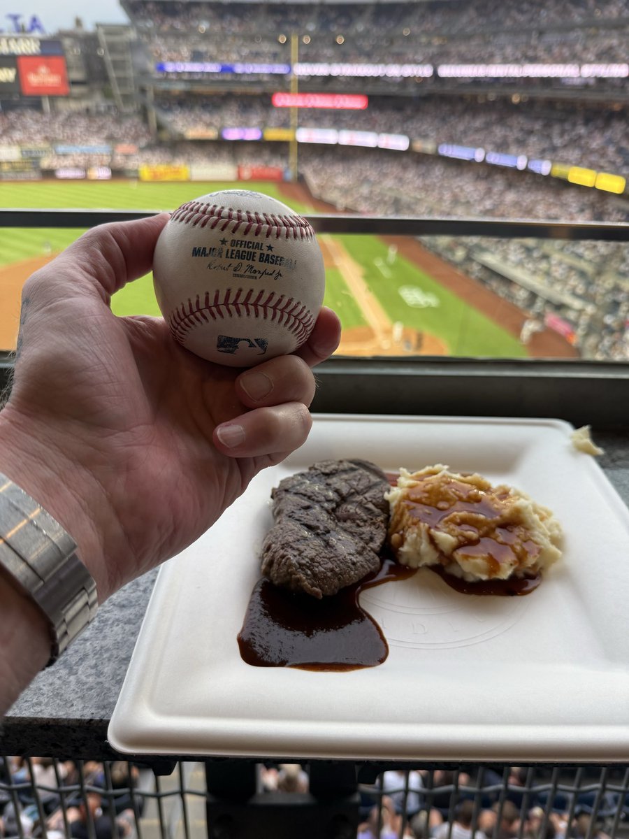 mchooyah's tweet photo. Caught a foul. Had a steak. Yankees win. @Yankees https://t.co/2yo9abMbSL