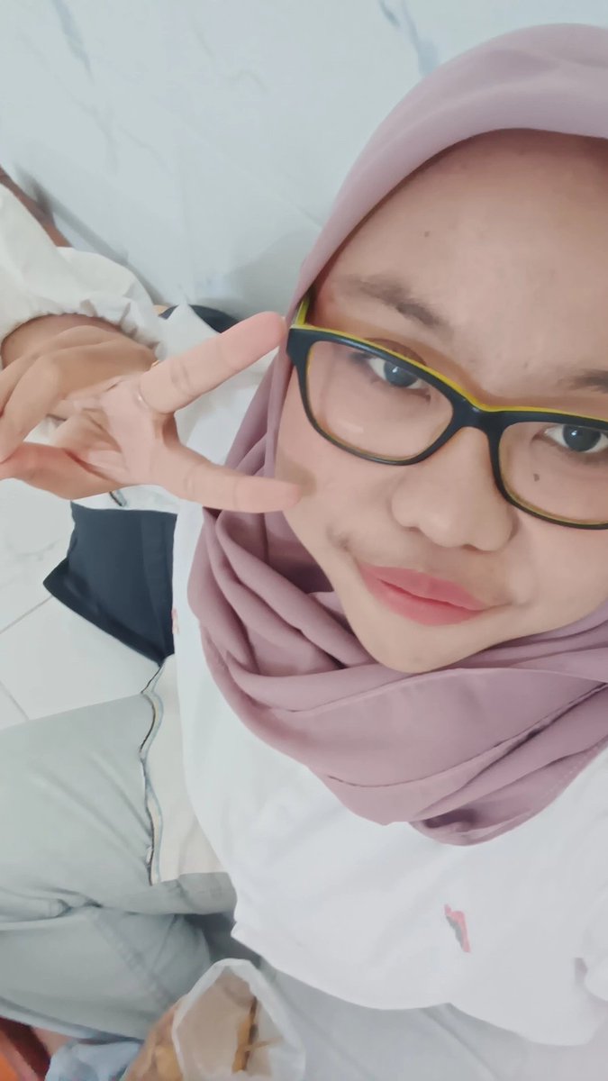 winwiendaa's tweet photo. GoGoTalk class with the one and only bro majid📚🖍️ @MrBobSuperSeru https://t.co/ZyEvY0jmhr