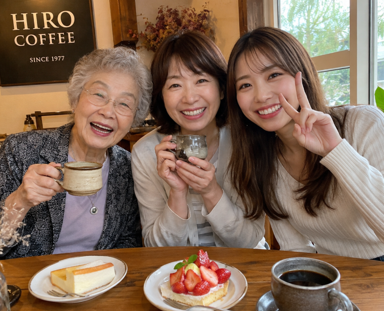 cleancorpration's tweet photo. 昨日は祖母の家へ行って、お片づけのお手伝い😊✨
そのあとは母も一緒に、3人でHIROコーヒーへ☕️
祖母・母・私の三世代で、わいわいおしゃべりしながら楽しい時間を過ごしました♪
こういう何気ない時間が、やっぱり一番幸せですね☺️
また三人でお茶しに行きたいです✨
 #HIROコーヒー #休日の過ごし方 https://t.co/FnhzvA3APh
