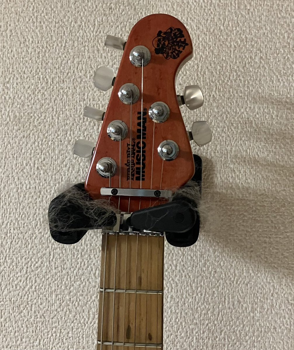 AAAAonGt's tweet photo. 昨日は一日中松ちゃんごっこしていた
musicmanに限らず明るい色は褪色するなぁ
元色は多分こうだったAI再現 https://t.co/YQlnJw63f6