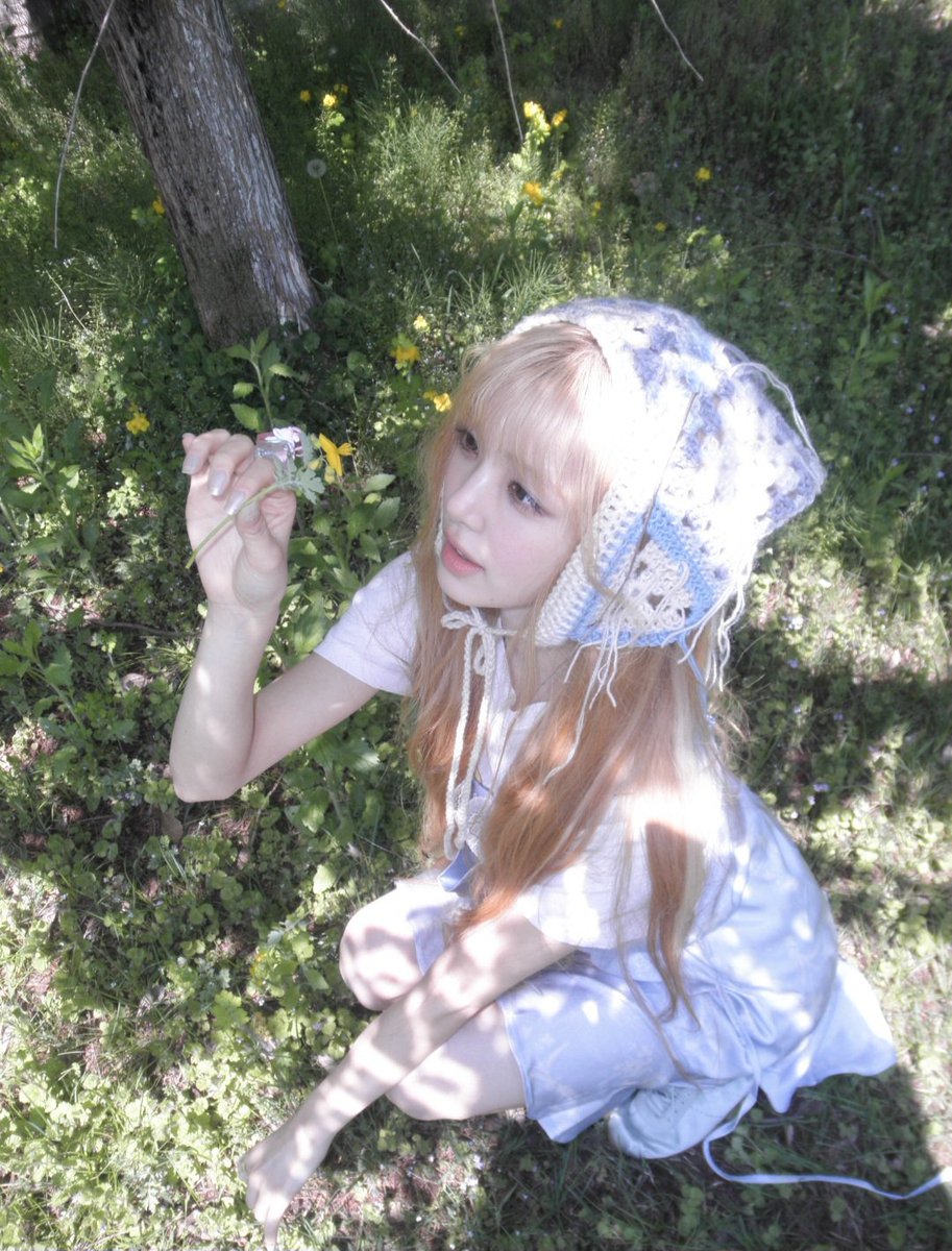yuxharam's tweet photo. ( 𑁍/♡‌ ) A little scene,
Just a girl with an iconic heart in bloom! https://t.co/54gucYM6tb
